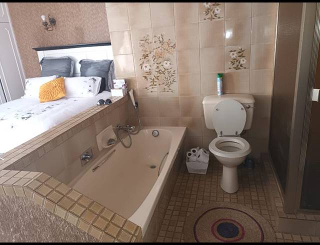 5 BEDROOM HOUSE FOR SALE IN MONDEOR